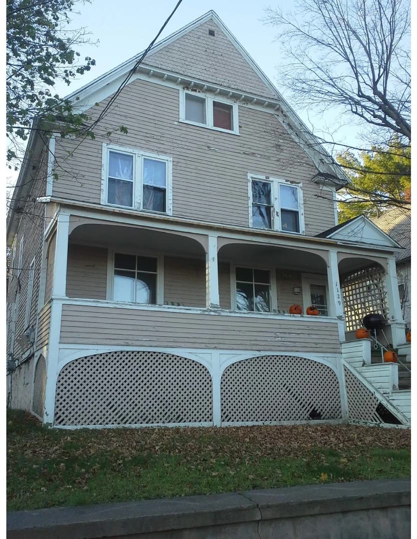 1129 E. Houghton
